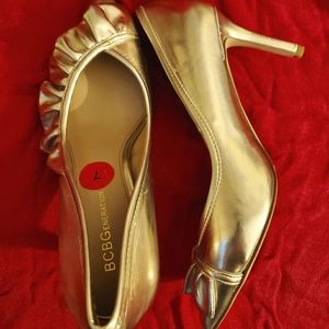 GOLD DRESS SHOES - SZ 7 WOMEN